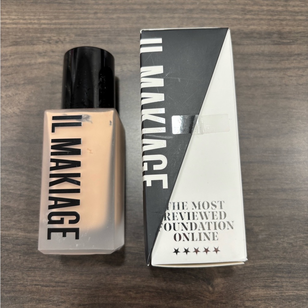 IL MAKIAGE “Woke up like this.”Flawless base foundation CL035. $25